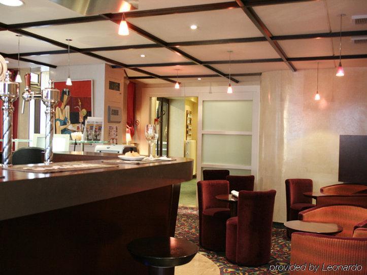 Brit Hotel Les Voyageurs Loudéac Restoran fotoğraf
