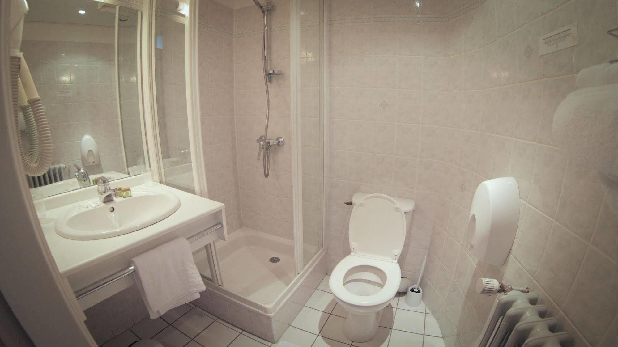 Brit Hotel Les Voyageurs Loudéac Dış mekan fotoğraf