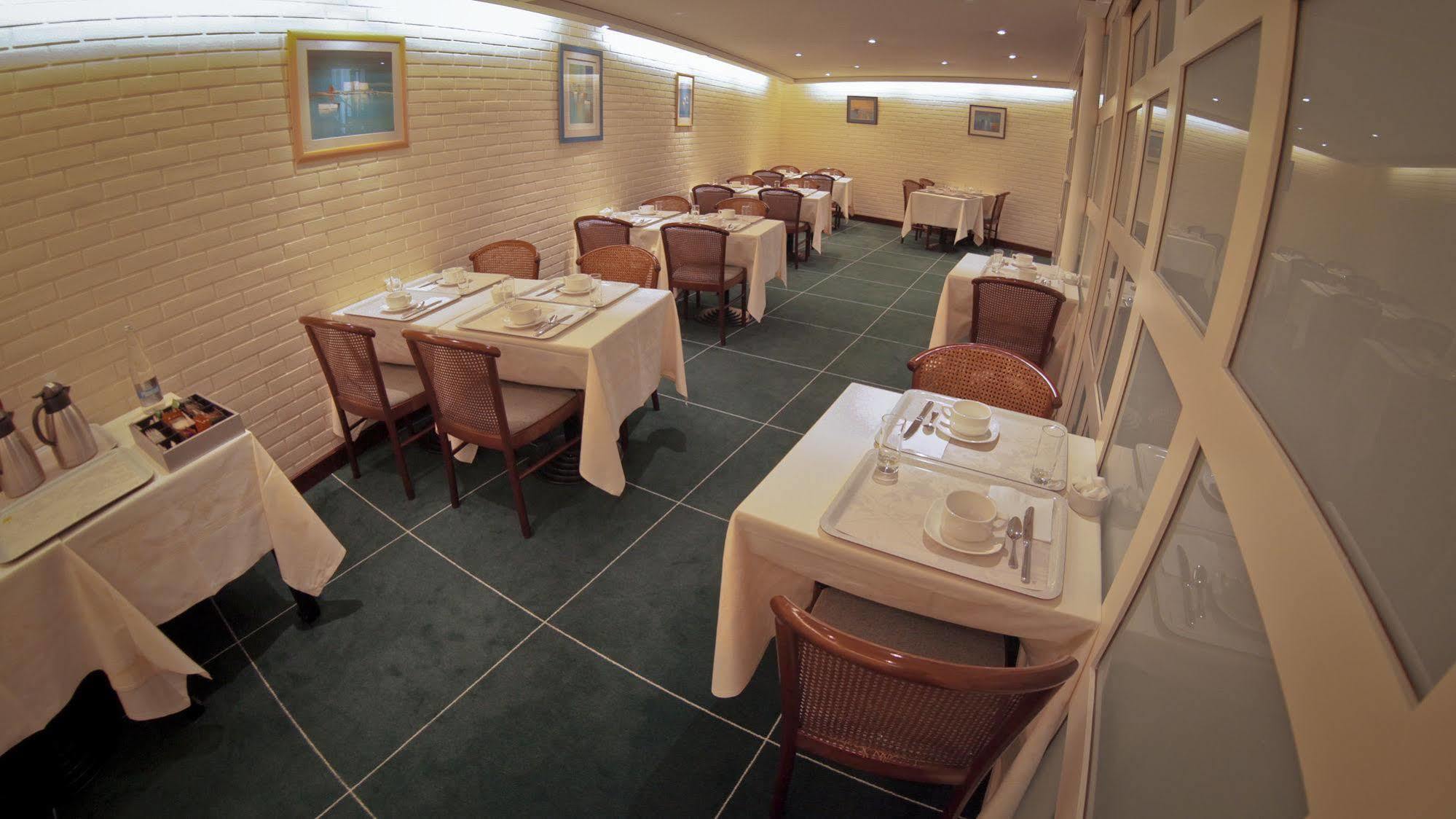 Brit Hotel Les Voyageurs Loudéac Dış mekan fotoğraf