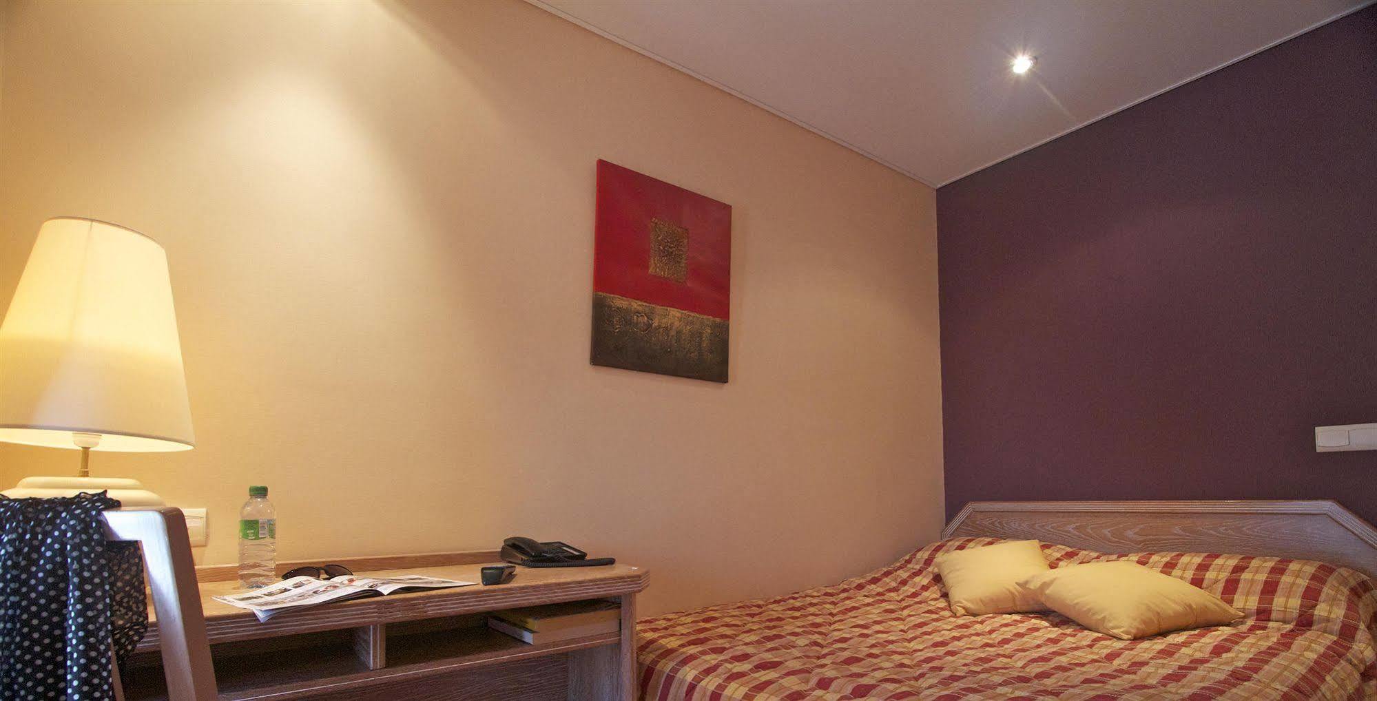 Brit Hotel Les Voyageurs Loudéac Dış mekan fotoğraf
